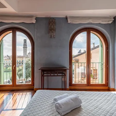 Domus - Residenza Ponte Pietra Apartment *